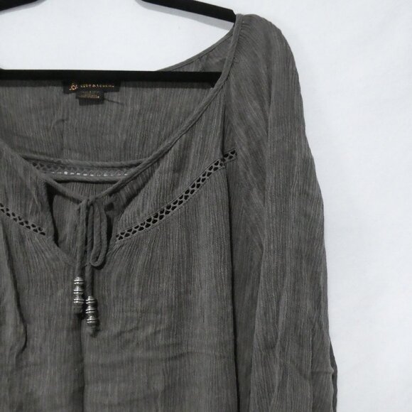 L&L - LOVE & LEGEND | size 18 | Casual Grey Peasant Blouse With Eyelet Detail - Picture 5 of 15